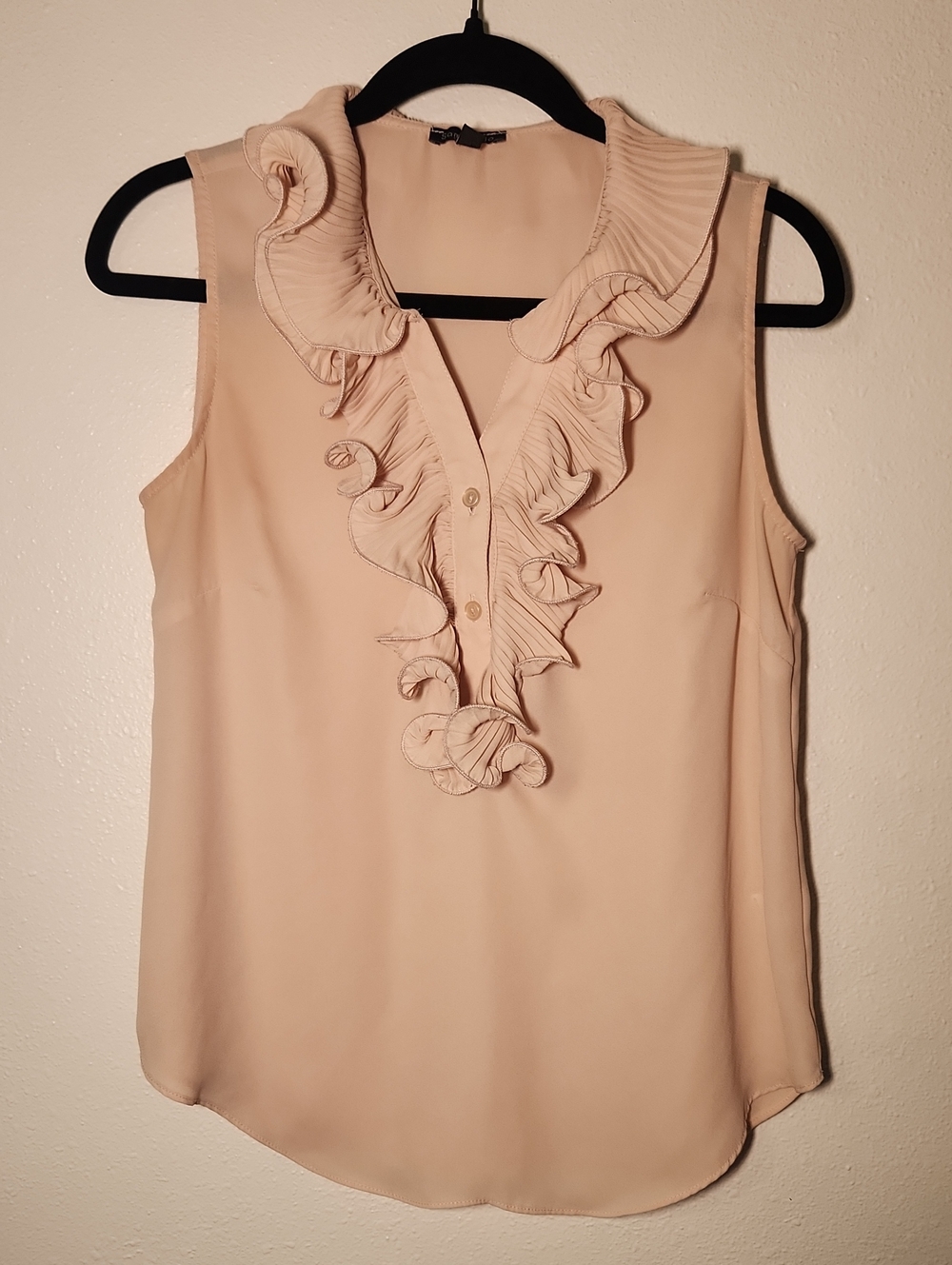 Sami & Jo Blush Ruffled V-Neck Sleeveless Camisole